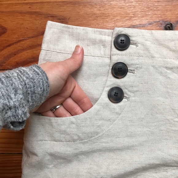 Forever 21 Beige Linen Side Button Shorts, EUC, L - Picture 2 of 10